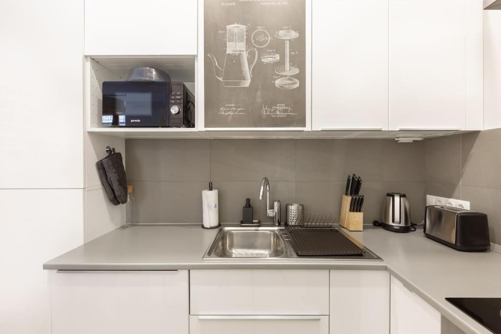 Budapest & Coffee Apt By Nw Bagian luar foto